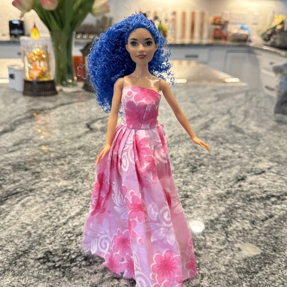 Descendants the rise of red the sorcerer's cookbook‎ Chloe doll With Dress Shows